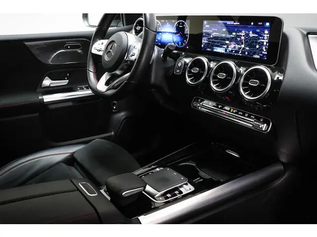 Mercedes-Benz B-klasse 180 Business Solution AMG | HALF LEDER | STOELVERWARMING | APPLE | CAMERA | T...