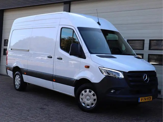 Mercedes-Benz Sprinter 317 CDI Automaat L2H2 RWD - LED - Mbux - Camera