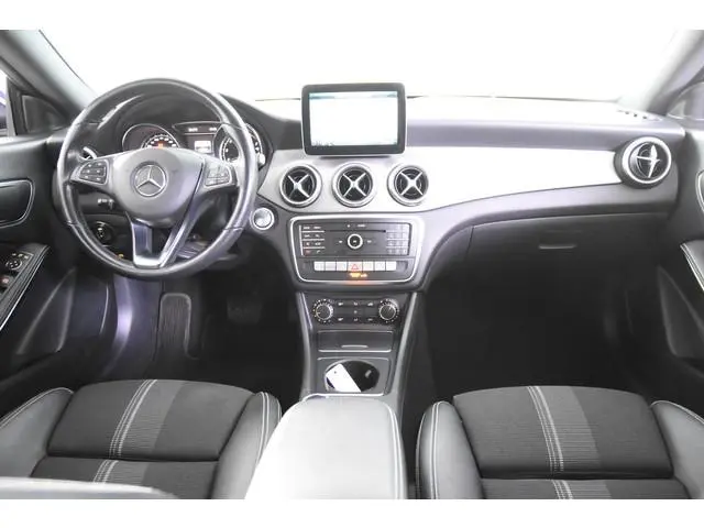 Mercedes-Benz CLA-klasse Shooting Brake 180 AMG *Leer*Navigatie*