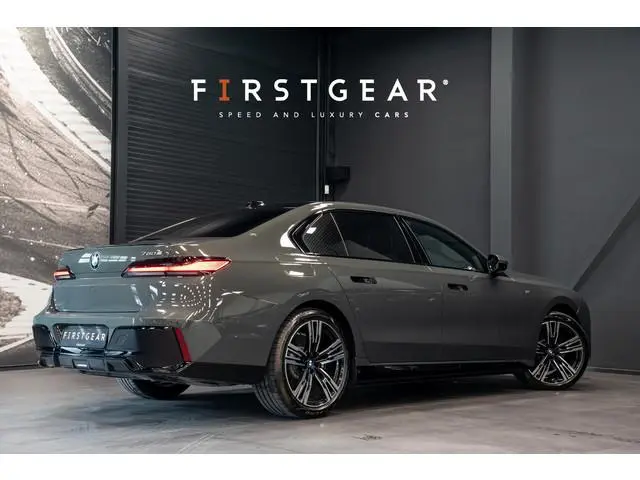BMW 7-serie 750e xDrive *M-Sport Pro / Panorama Sky Lounge / Bowers & Wilkins / Stoelventilatie & Ma...