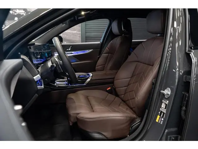 BMW 7-serie 750e xDrive *M-Sport Pro / Panorama Sky Lounge / Bowers & Wilkins / Stoelventilatie & Ma...