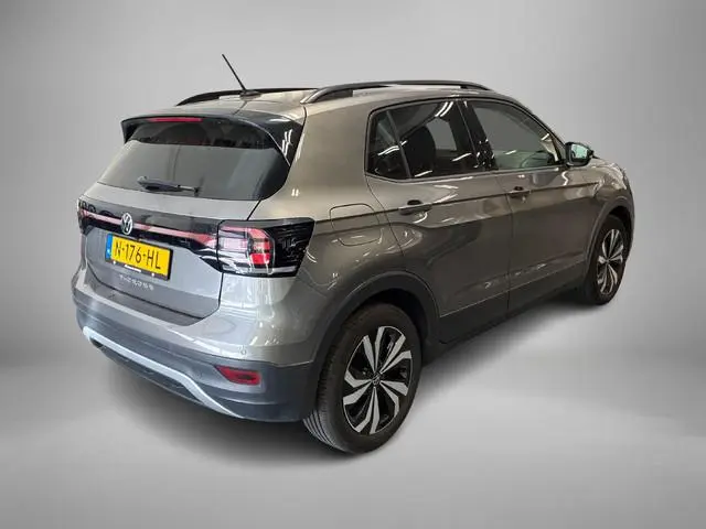 Volkswagen T-Cross 1.0 TSI 95pk Life · Apple/Android Car Play · Trekhaak afneembaar · Camera · Alarm...