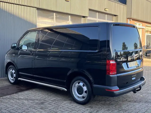 Volkswagen Transporter 2.0 TDI L1H1 150pk BTW VRIJ!! Kastinrichting Cargolock Airco Cruise controle...
