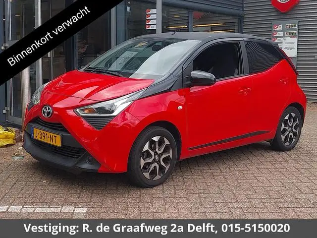 Toyota Aygo 1.0 VVT-i X-Cite Bi-Tone Automaat | Apple Carplay & AndroidAUTO | Lichtmetalen velgen |...