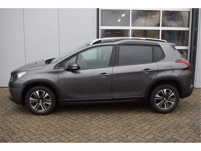 Peugeot 2008 1.2 Signature 110PK | NL-Auto | Navi | Nieuwe Distributieriem