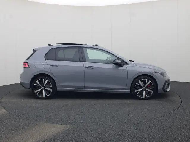 Volkswagen Golf 1.5eHybrid 200kW/272PK Black Style GTE · Panoramadak · 360°Camera + Parkeersensoren...