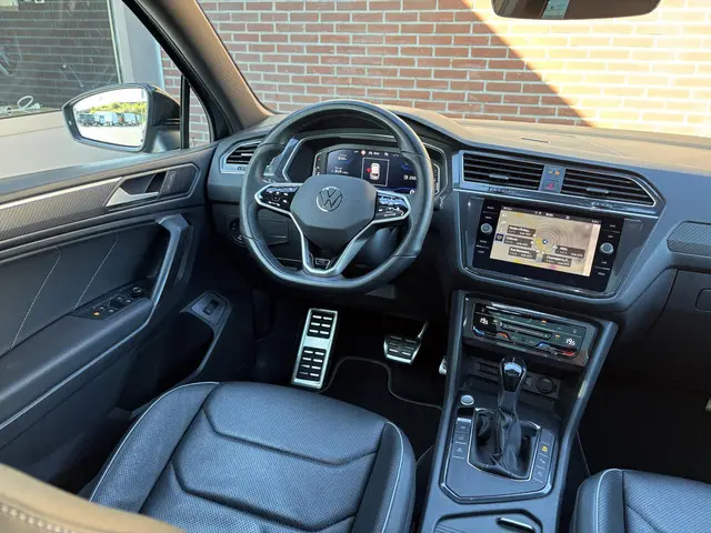 Volkswagen Tiguan 1.5 TSI R-Line |Pano|Trekhaak|Memory|
