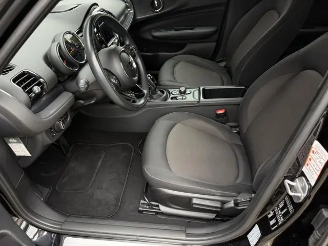 MINI Clubman 1.5 One / Automaat / Stoelverwarming / 17'' LM / Sensoren achter /