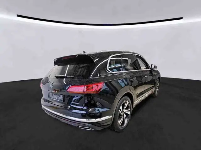 Volkswagen Touareg 3.0 TSi eHybrid 4MOTION | Trekhaak | DYNAudio | Keyless | Leer | 22" licht metaal
