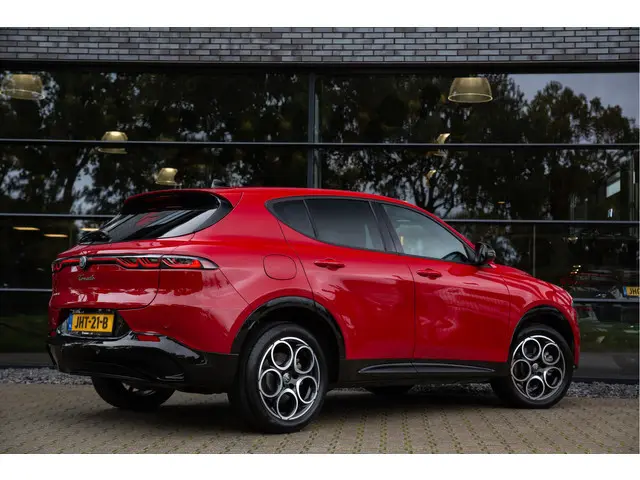 Alfa Romeo Tonale 1.3T PHEV Sprint , Adaptive cruise, Camera,