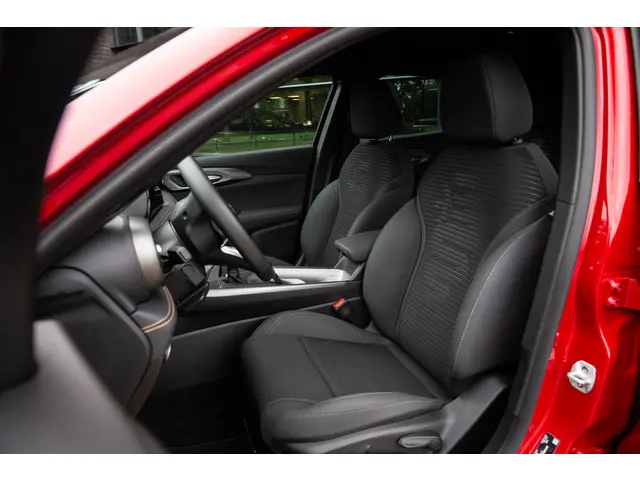 Alfa Romeo Tonale 1.3T PHEV Sprint , Adaptive cruise, Camera,