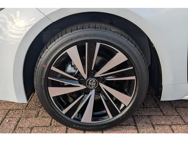 Toyota Corolla Hybrid 140 Dynamic |Camera| Apple Carplay & Android Auto| Parkeersensoren|