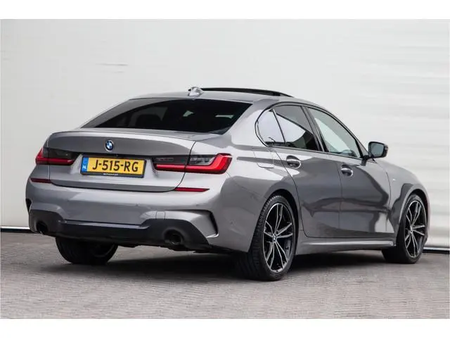 BMW 3-serie 320i High Executive M-Sport, Leder, Schuifdak, Head-up 2020