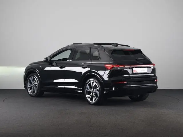 Audi Q4 e-tron S edition 82 kWh 286 pk | Glazen panoramadak | Techniekpakket plus | Trekhaak | S lin...
