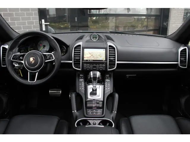 Porsche Cayenne 3.0 S E-Hybrid / Panoramadak / Chrono / N.A.P.