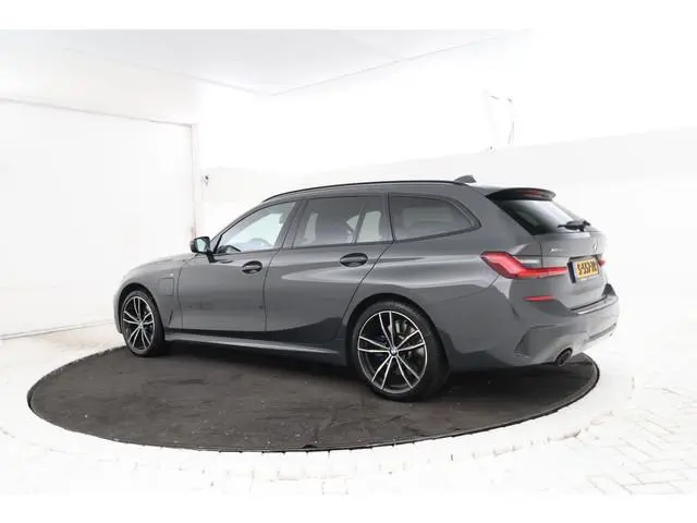BMW 3-serie Touring 330e xDrive High Executive Panorama, M-Pakket, Trekhaak!