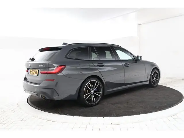 BMW 3-serie Touring 330e xDrive High Executive Panorama, M-Pakket, Trekhaak!
