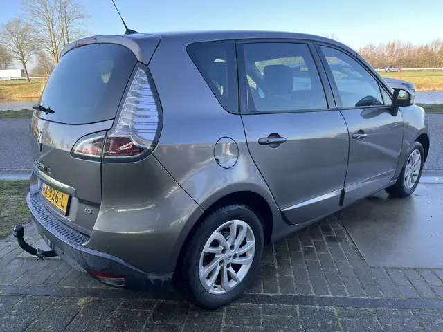 Renault Scénic 1.5 dCi Dynamique / Trekhaak / Climate / PDC V+A / Keyless / Navi / Cruise / LMV /