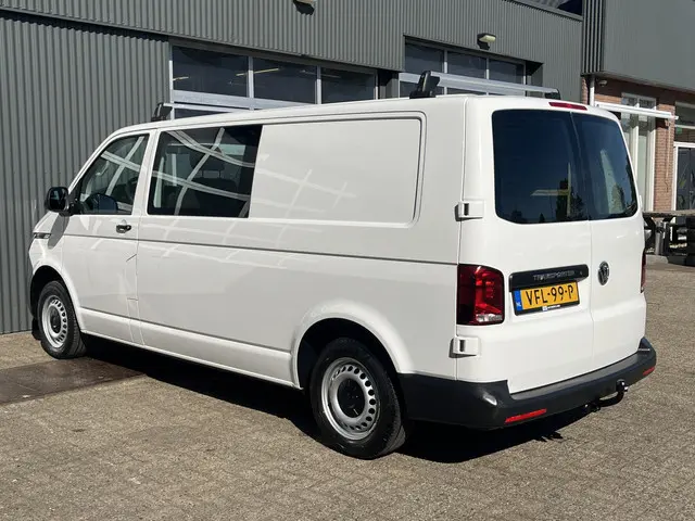 Volkswagen Transporter 2.0 TDI L2H1 30 DC Airco Cruise controle Telefoonverbinding Trekhaak 2200kg t...