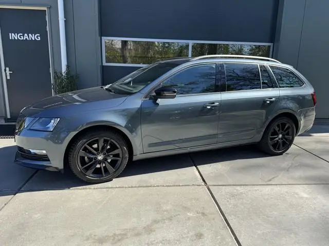 ŠKODA Octavia Combi 1.5 TSI 150pk DSG Sport Business Navigatie Climate Control Sportstoelen Trekhaak