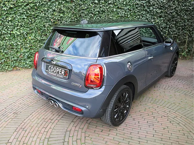 MINI Cooper S 2.0 Chili F56 LCI Black ext, LED, DAB, HK, Park ass en 17"