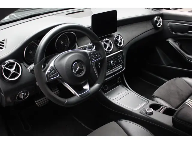Mercedes-Benz CLA-klasse Shooting Brake 180 AMG - Leder Navi 18'' LM velgen Climate PTS Carplay Elek...