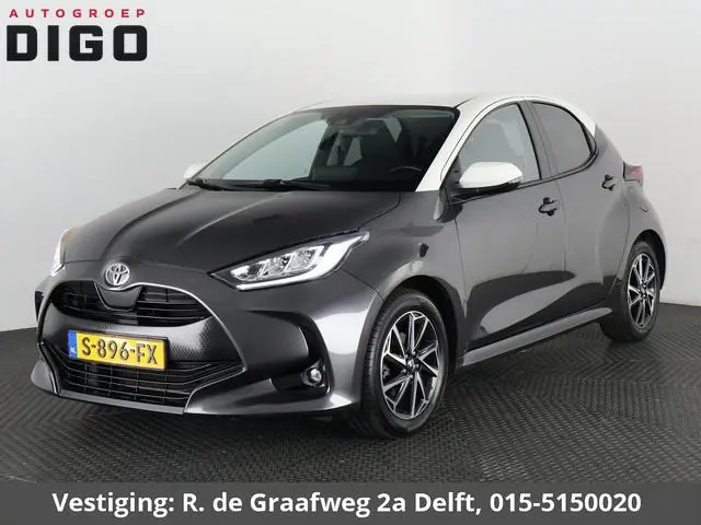 Toyota Yaris 1.5 VVT-I First Edition Bi-Tone Automaat | Apple Carplay & AndroidAUTO | Camera | Licht...