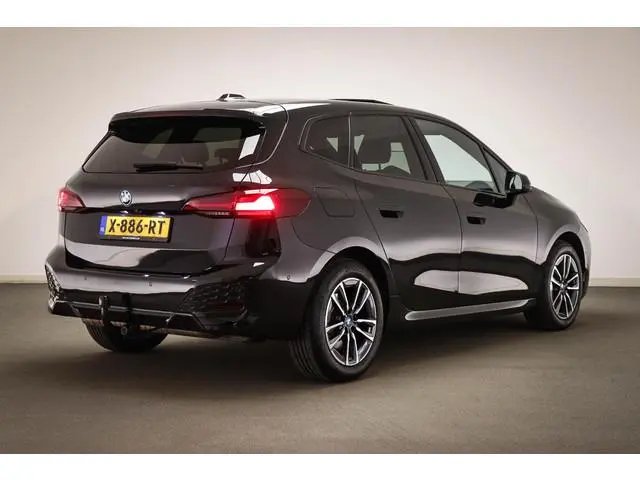 BMW 2-serie Active Tourer 225e xDrive M-Sport | SOH 96% | PANORAMADAK | STOELVERWARMING | TREKHAAK