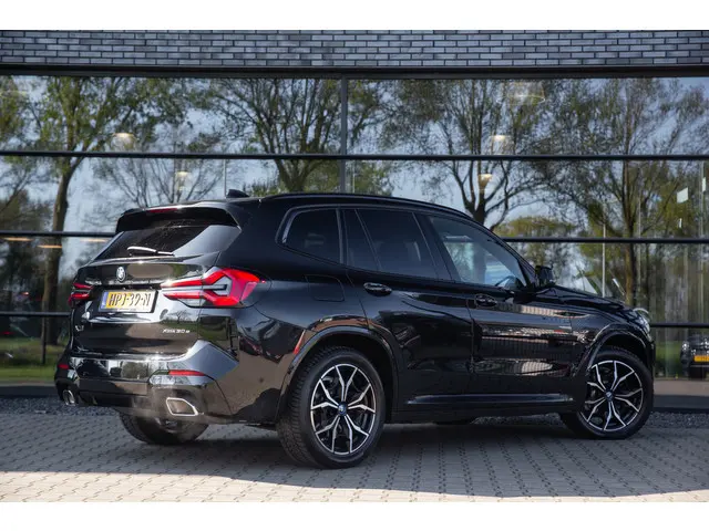 BMW X3 xDrive30e High Executive M-Sport , Panoramadak, Leer, Memory,