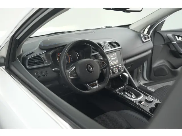 Renault Kadjar TCe 140 EDC Limited | Camera | Dodehoekdetectie | Apple Carplay | Stoelverwarming
