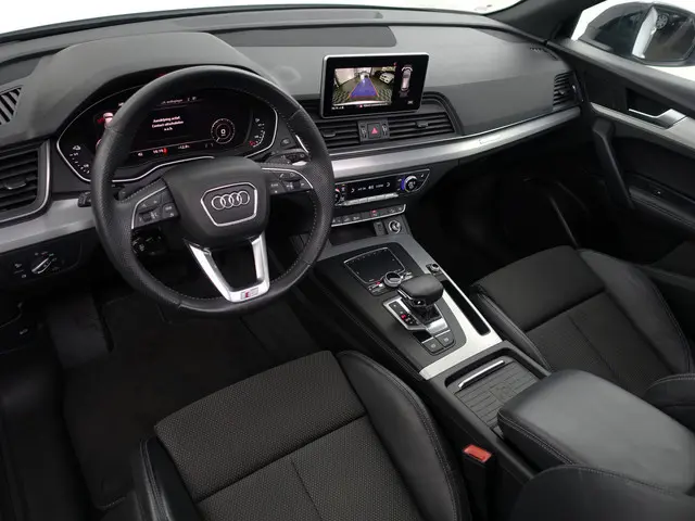 Audi Q5 55 TFSI e Quattro Competition- Panoramadak, Standkachel, Keyless, Dynamic Select, Camera