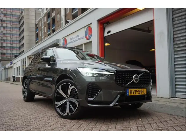 Volvo XC60 2.0 T6 Plug-in hybrid AWD Ultra Black Edition R-Design | Panoramadak | Trekhaak | 360 cam...