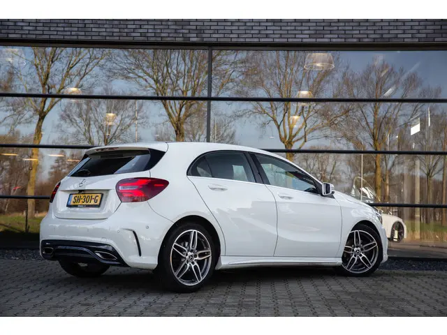 Mercedes-Benz A-klasse 180 Business Solution AMG Upgrade Edition , Stoelverwarming, Camera, Led, NAP
