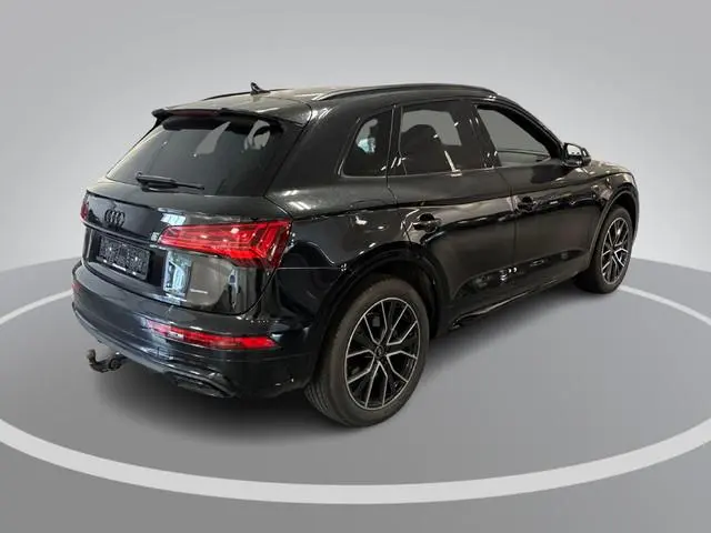Audi Q5 50 TFSIe 299pk S-tronic S edition · Camera · Wegklapbare Trekhaak · Apple/Android Car Play ·...