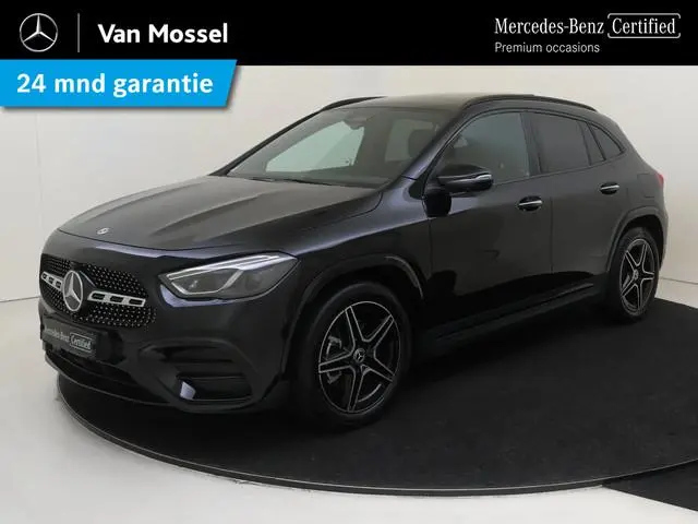Mercedes-Benz GLA-klasse 180 AMG Line Premium Plus /Panoramadak /Memory /HUD /360 Camera