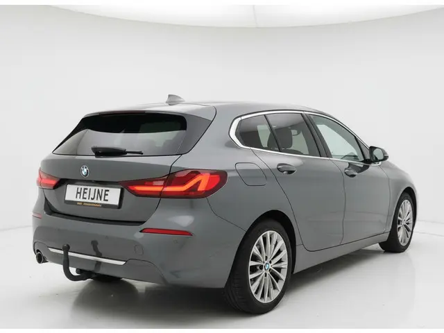 BMW 1-serie 118i 136PK AUT. HIGH EXECUTIVE TREKHAAK/LEDER/PANORAMADAK