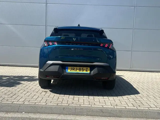 Peugeot e-3008