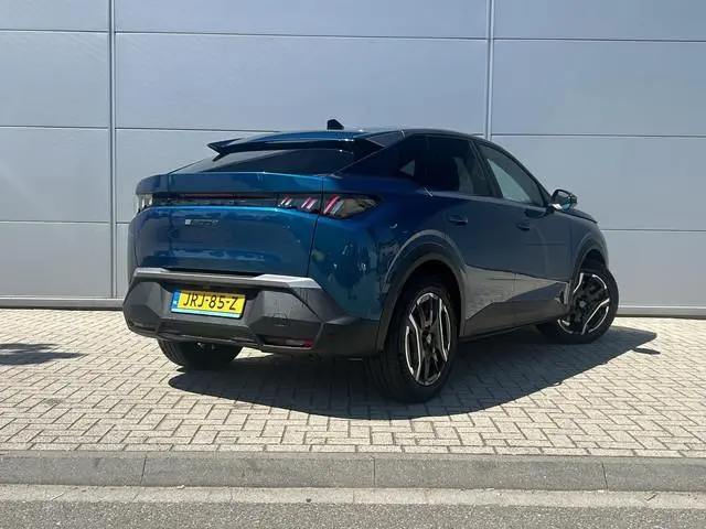 Peugeot e-3008