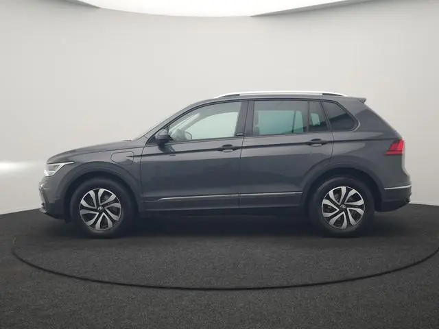Volkswagen Tiguan 1.4 TSI eHybrid Active PHEV 245pk Dealer O.H | Adaptive Cruise | Camera | Comforts...