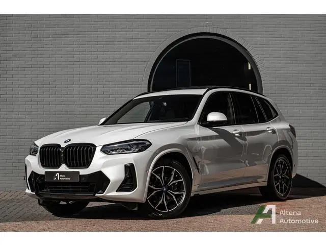 BMW X3 xDrive30e Trekhaak, M-sport, panoramadak, sportstoelen