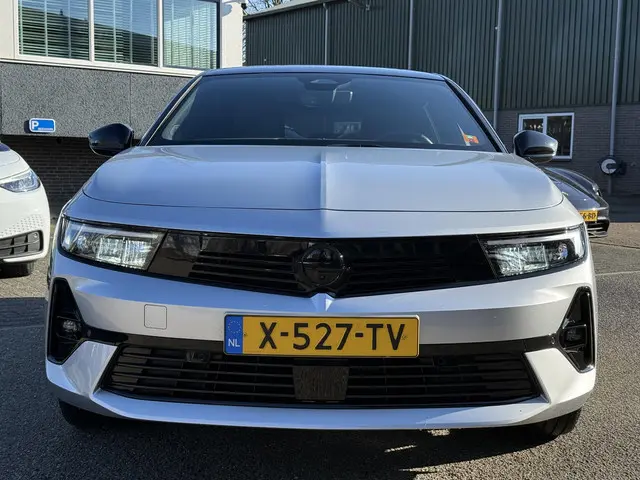 Opel Astra Electric 54 kWh GS | 3-FASE | SOH 95% | AFNEEMBARE TREKHAAK | NET ONDERHOUD GEHAD / DIREC...