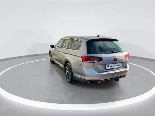 Volkswagen Passat Variant 1.5TSI/150PK Elegance DSG · Navigatie · Trekhaak · Camera + Parkeersensore...