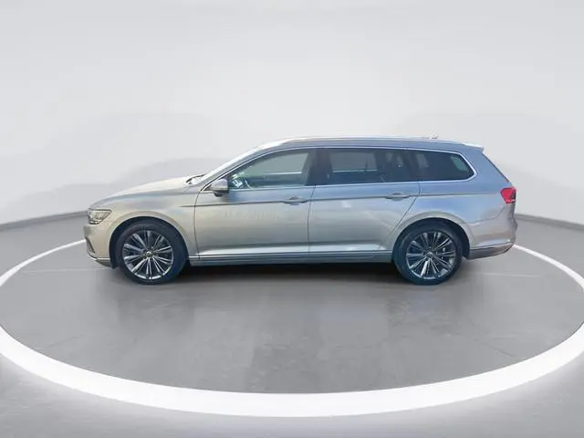Volkswagen Passat Variant 1.5TSI/150PK Elegance DSG · Navigatie · Trekhaak · Camera + Parkeersensore...