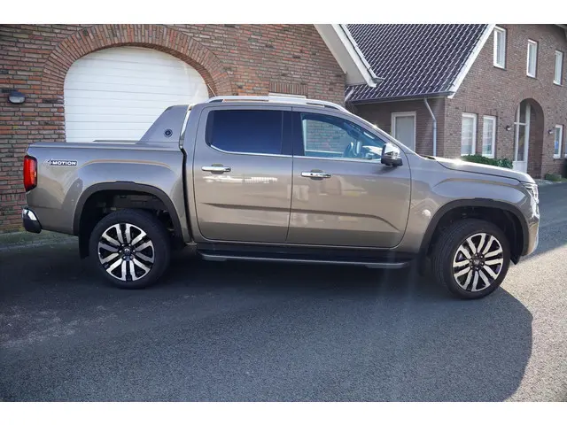 Volkswagen Amarok 3.0 TDI V6 240 pk Aventura Elek. Rolkoffer Navi, 360 Camera, 21" LMV, IQ LED Kopla...