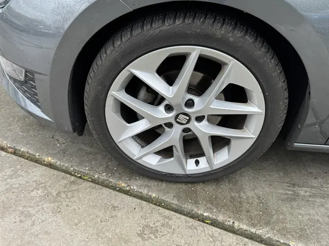 SEAT Leon ST 1.4 TSI  150pk DSG FR Business Panoramadak Navigatie 18" Velgen Trekhaak