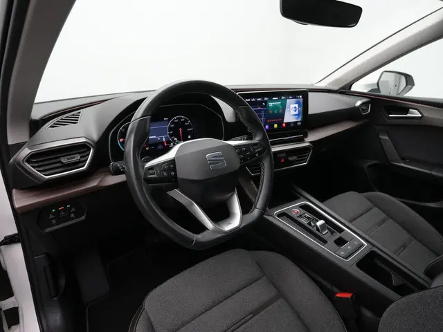 SEAT Leon 1.4 TSI eHybrid 204 pk DSG PHEV Xcellence |  Stuur-/stoelverwarming | Navigatie | Parkeers...