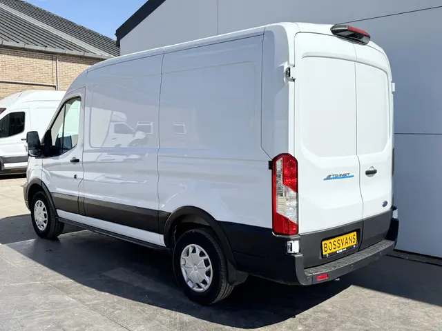 Ford E-Transit 68kWh 184PK L2H2 317km WLTP 97% (SOH) BEV Snelladen Camera Cruise control Climate con...