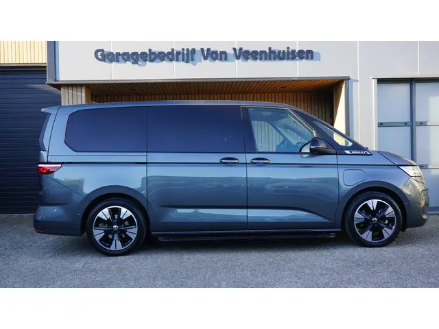 Volkswagen Multivan 1.5 eHybrid 245pk L2 7-Zits Bulli Edition 4Motion Stoelventilatie Pano.Dak Trekh...