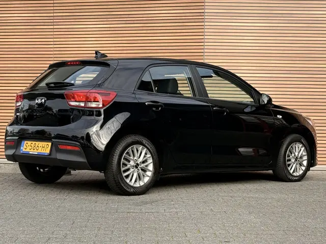 Kia Rio 1.0 T-GDi MHEV DynamicLine Navigatie / Camera / Cruise / Carplay / All Season banden