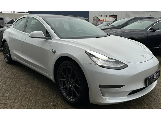Tesla Model 3 Long Range AWD 75 kWh | Auto Pilot | LUXE | Nette Staat | 2e Eigenaar | NL AUTO |